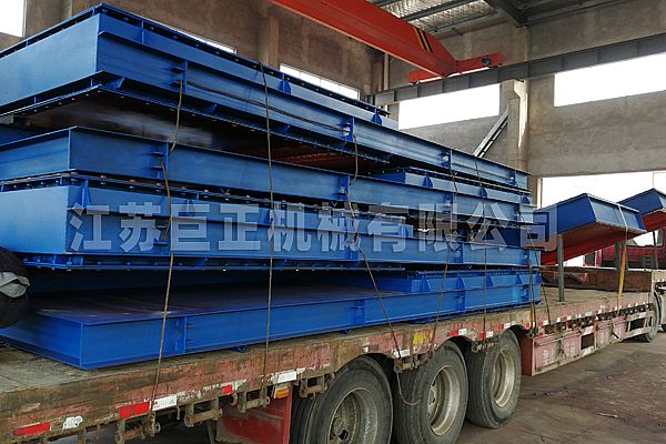 巨正機械公司一批擋板門驗收合格，整裝待發了